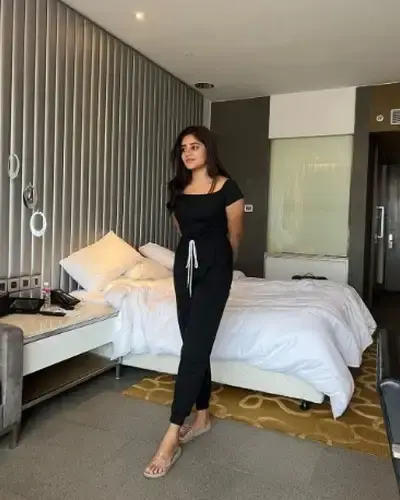Call Girls Dhoraji Cash On Delivery